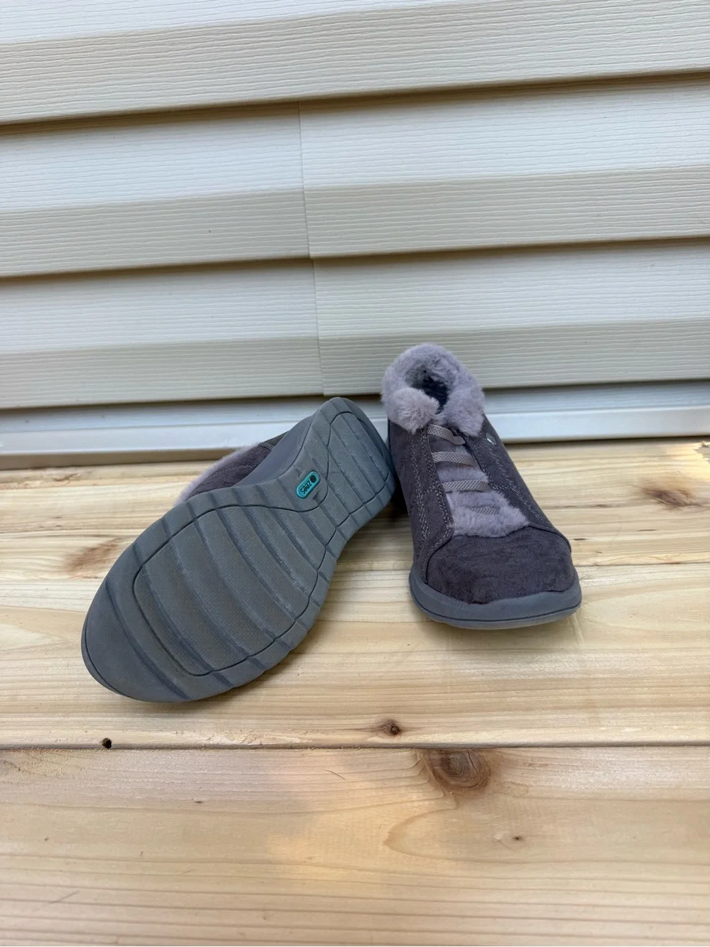 Plush-Lined Slip-On boots in Gray